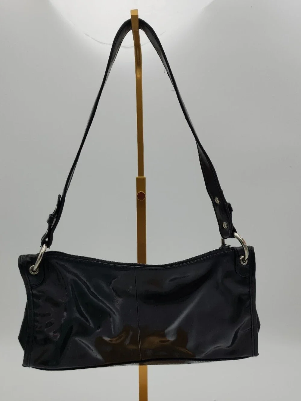 Kenneth Cole Reaction sleek patent